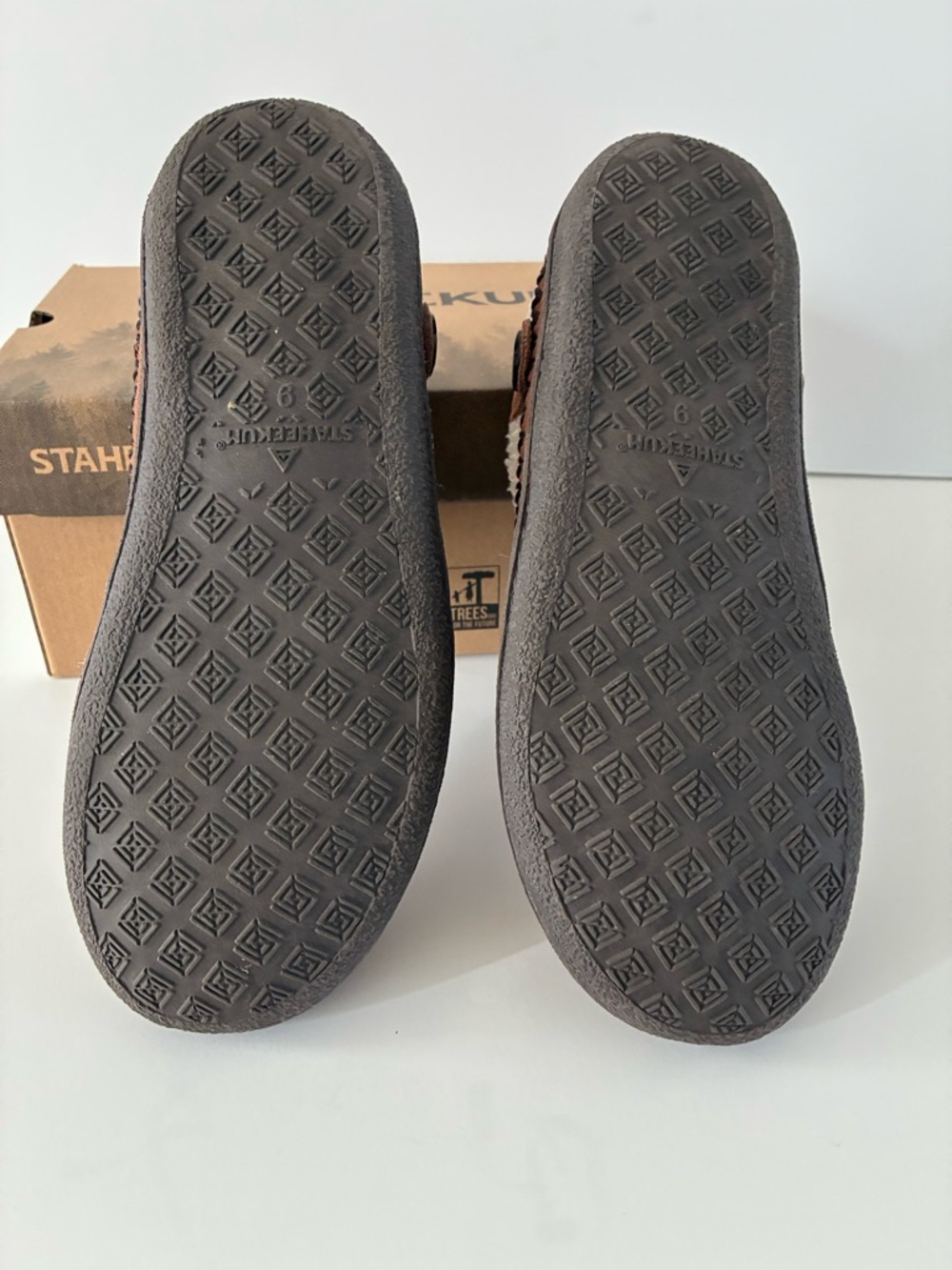 Staheekum Soothe Slipper size 9 - EUC
Brown Suede - Picture 4 of 8